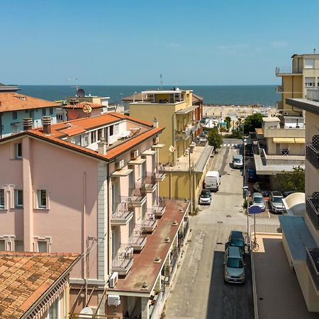 Residence Uno Studio&Suites Rimini Exterior foto